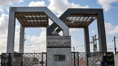 مصدر رفيع المستوى: مصر تتمسك بانسحاب إسرائيل الكامل من معبر رفح