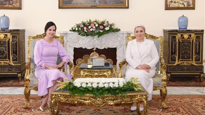 السيدة انتصار السيسى، قرينة رئيس الجمهورية، بالسيدة الأولى 
