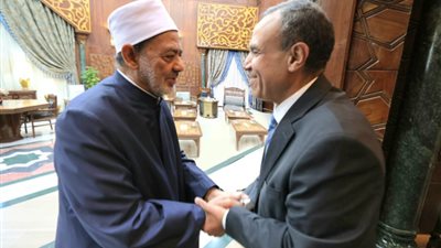 وزير الخارجية لشيخ الأزهر: سفاراتنا في الخارج مُسخَّرة لخدمة الأزهر ونشر رسالته