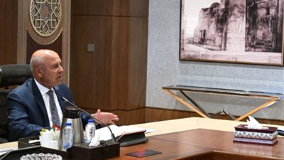 «الوزير»: منح التراخيص يمر بعدة مراحل ويلقي عبئا كبيرا على وزارة الصناعة