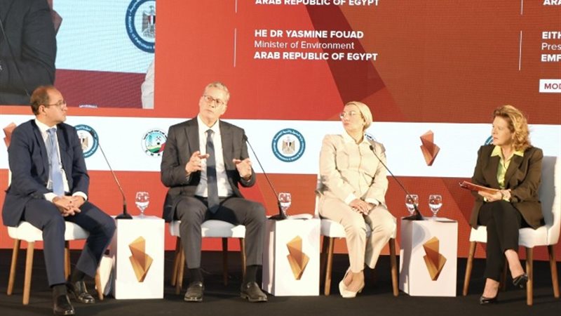 خلال جلسة تنويع الإقتصاد من خلال الثروة المعدنية غير المستغ