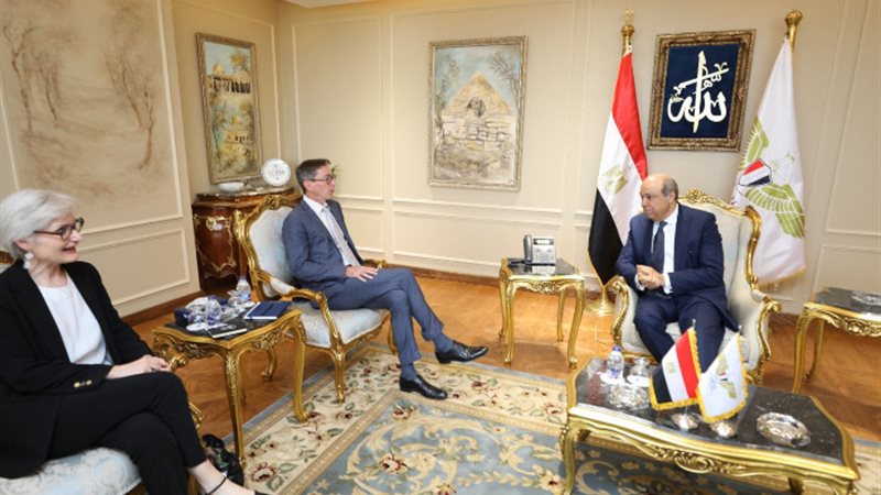 سامح الحفني وزير الطيران المدني