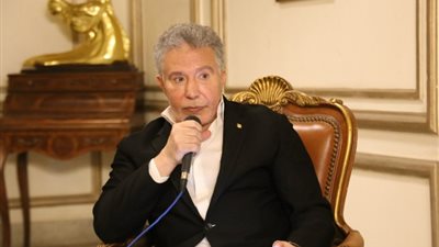 بلاغ للنائب العام ضد أكمل قرطام بسبب مستحقات صحفيي التحرير