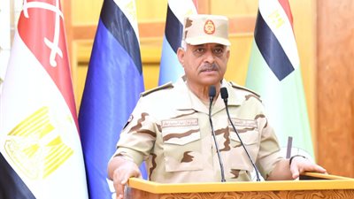 وزير الدفاع يلتقى رجال القوات المسلحة بالمنطقة الشمالية العسكرية وقيادة القوات البحرية