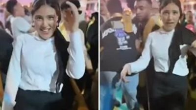 وصلة رقص لفتاة في حفلة تخرج تثير الجدل، والأم: كسرتوا فرحة بنتي