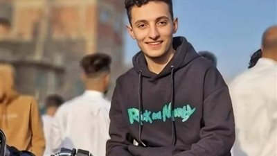 تشييع جثمان عامل «الدليفري» ضحية نجل الفنان أحمد رزق في كرداسة