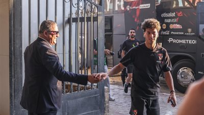 إمام عاشور يظهر بـ«لوك جديد» قبل مباراة الأهلي وبيراميدز في الدوري