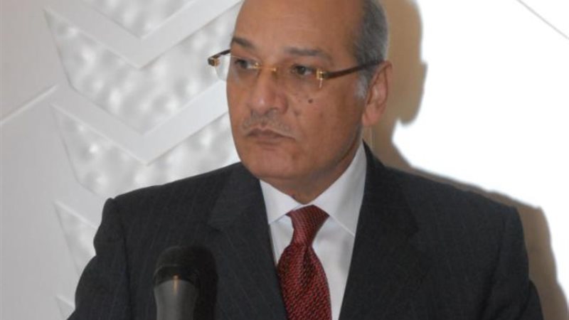محمود أبو العيون محافظ البنك المركزي الأسبق