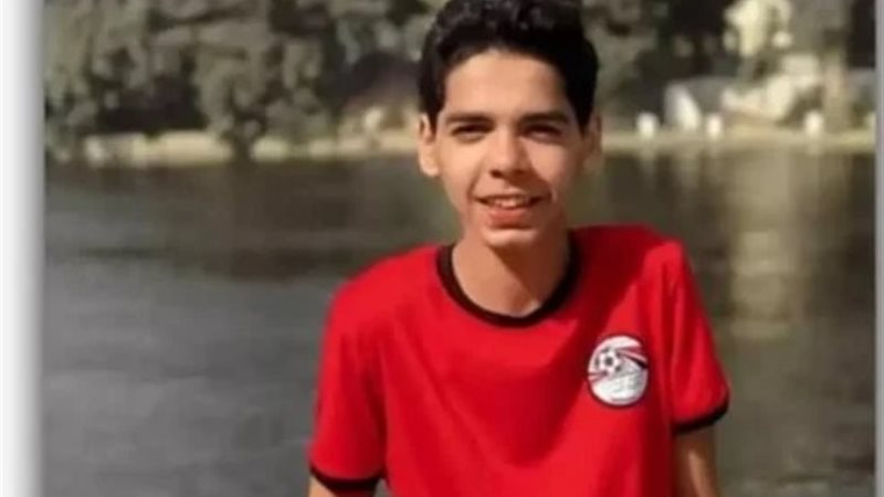 محمد عمرو لاعب نادي الكهرباء للتجديف