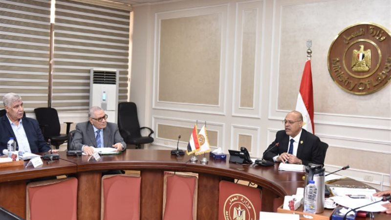 وزير العمل يترأس مجلس إدارة صندوق إعانات الطوارئ للعمال