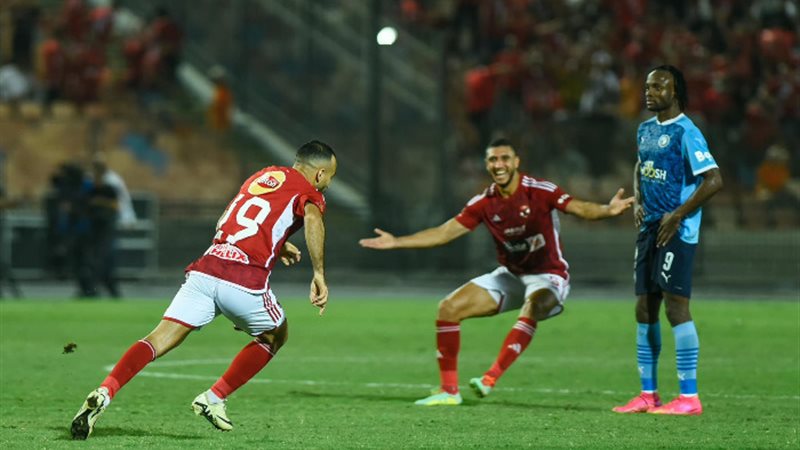 القنوات الناقلة لمباراة الأهلي وبيراميدز في الدوري المصري ا