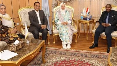 مستشار شيخ الأزهر تبحث سبل تعزيز الدعم العلمي مع سفير بوروندي بالقاهرة