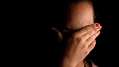«خدرها وصورها أثناء العلاقة»، حبس شخص تعدى على شقيقة زوجته القاصر