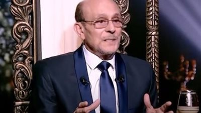 مواقف مزدوجة للفنان محمد صبحي، انتهاك للقيم على خشبة المسرح