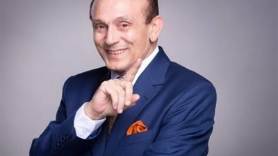 أشرف زكي: الشركة المتحدة وعدت بإغلاق ملف الفنان محمد صبحي