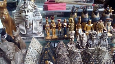 حبس تشكيل عصابي لترويجهم قطعًا أثرية بزعم أصليتها في الجيزة