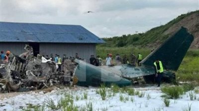 مصرع 18 شخصًا في تحطم طائرة أثناء إقلاعها من نيبال