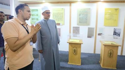 أمين «البحوث الإسلامية» يتفقد جناح الأزهر في معرض الإسكندرية للكتاب