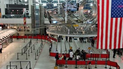 حريق في مطار «جون إف. كينيدي» الدولي في نيويورك وإصابة 9 أشخاص (فيديو)