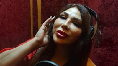 غادة إبراهيم تنتهي من تسجيل أغاني مسرحية «مجلس العقلاء»