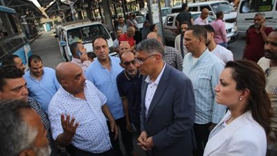محافظ الجيزة يتابع مواقف السرفيس ويطالب المواطنين بالإبلاغ عن أي استغلال من السائقين (صور)