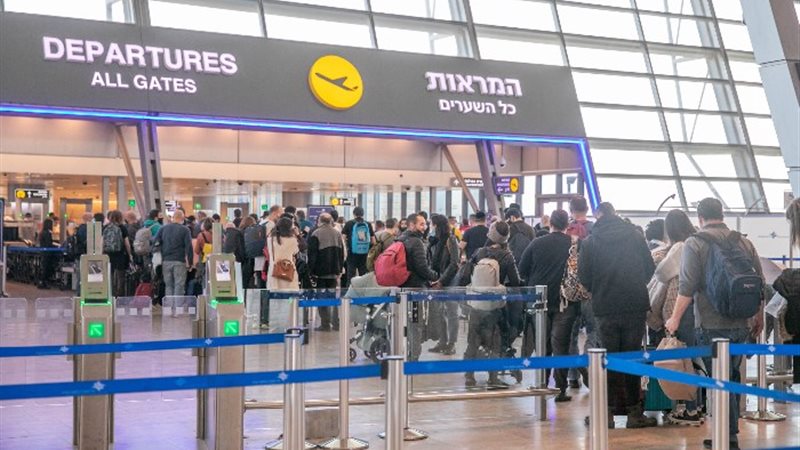 إسرائيليين يغادروا البلاد _ أرشيفية