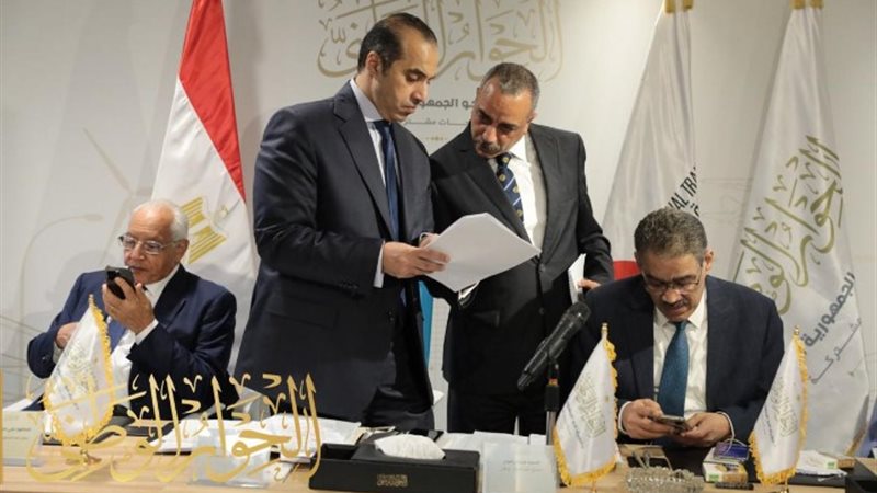 جانب من جلسات الحوار الوطني