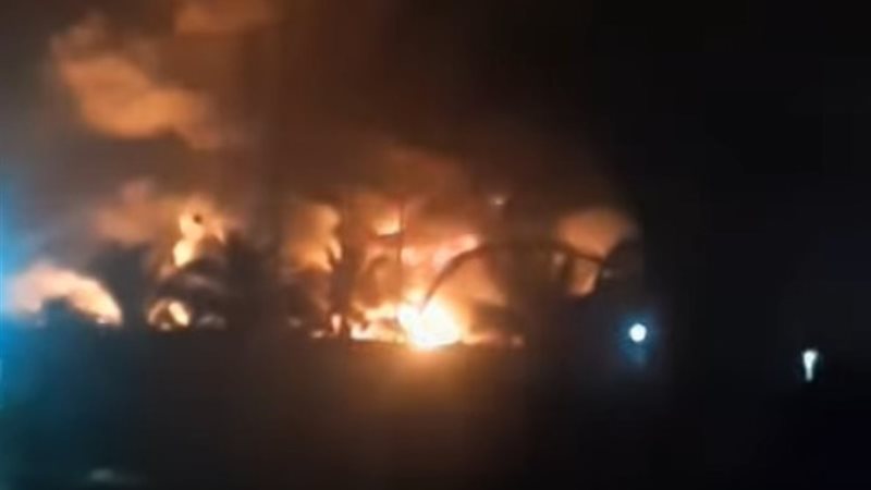 حريق هـ ائل في مصنع للبويات بالمنطقة الصناعية بأكتوبر