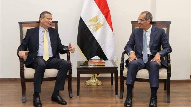 الدكتور عمرو طلعت وزير الاتصالات، وعلاء فاروق وزير الزراعة 
