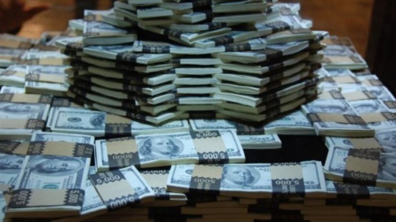 أغنى رجل في العالم يخسر 16 مليار دولار