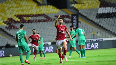 الأهلي يتغلب على المصري بهدف نظيف ويواصل الزحف نحو الاحتفاظ بلقب الدوري