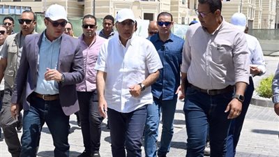 للتعرف على مدى رضاهم، رئيس الوزراء يحاور عددًا من المواطنين في العلمين
