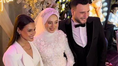 «غنت ببلاش»، كارمن سليمان تفاجئ أحد متابعيها بحضور حفل زفافه