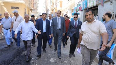محافظ سوهاج يتفقد أعمال الرصف بجرجا ورفع المخلفات من الشوارع «صور»