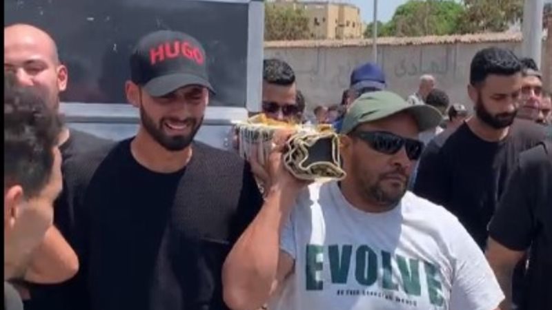 انهيار باهر المحمدي بتشيع جثمان والده