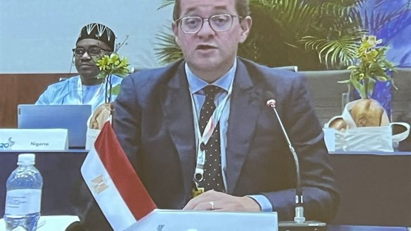 وزير المالية خلال إجتماع اليوم