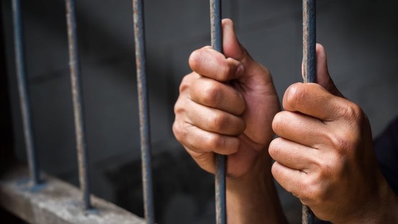 حبس شخص