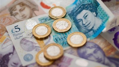 سعر الجنيه الإسترليني مقابل الجنيه المصري في بداية تعاملات اليوم الإثنين