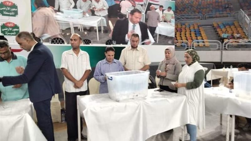 جانب من إجراء القرعة العلنية