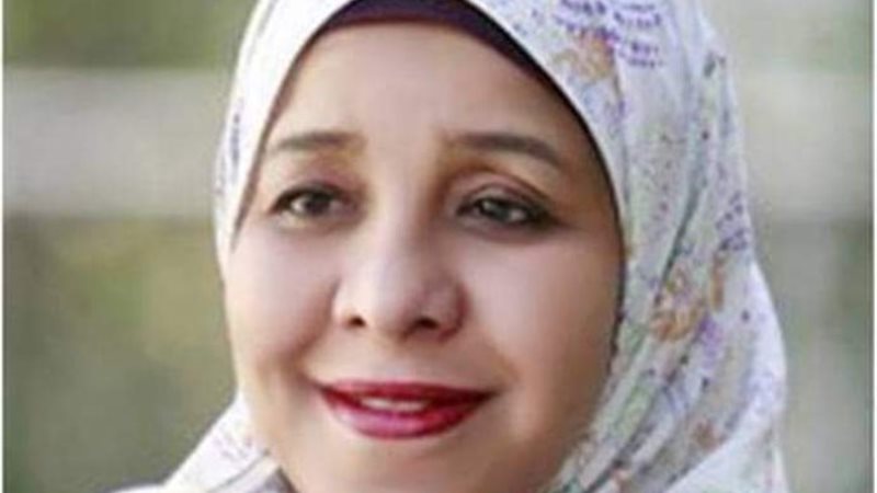 الزميلة سناء مصطفى