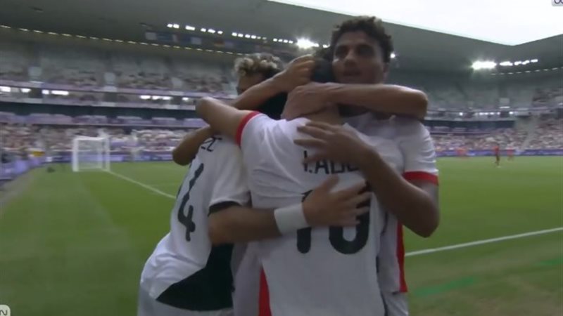 لحظة هدف مصر في شباك إسبانيا