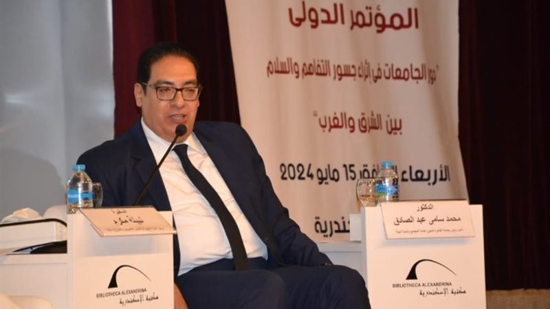 الدكتور محمد سامى عبد الصادق أستاذ القانون المدني بكلية الح