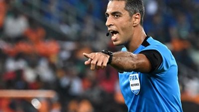 أمين عمر حكمًا لمباراة الأهلي والبنك بالدوري المصري