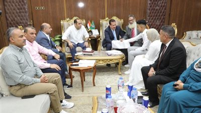 كوكيل للعروسة، محافظ المنوفية يشهد على عقد قران عروسان من الأيتام