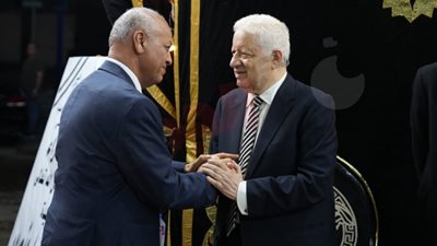 مصطفى بكري وعلاء عابد يصلان لتأدية وجب العزاء في شقيقة مرتضى منصور
