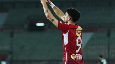 بهدفه في البنك الأهلي، وسام أبو علي ينفرد بصدارة الدوري الممتاز