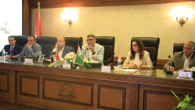 اجتماع موسع لمحافظ الجيزة للاطلاع على آليات العمل في قانون التصالح