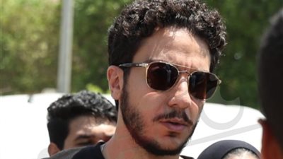 «كتف في كتف»، كزبرة ونور النبوي لم يفترقا حتى في جنازة تامر فتحي