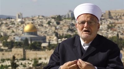 إمام المسجد الأقصى ينعي هنية، وقوات الاحتلال تعتقله بعد الصلاة