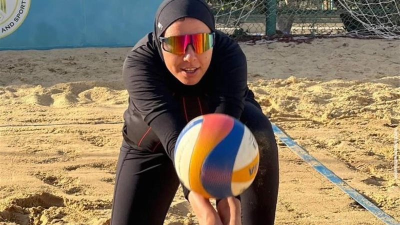 سيدات الطائرة الشاطئية
